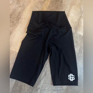 Black shorts, black performance size MEDIUM